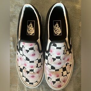 Floral Slip On Sneakers by Vans. Size 6.5